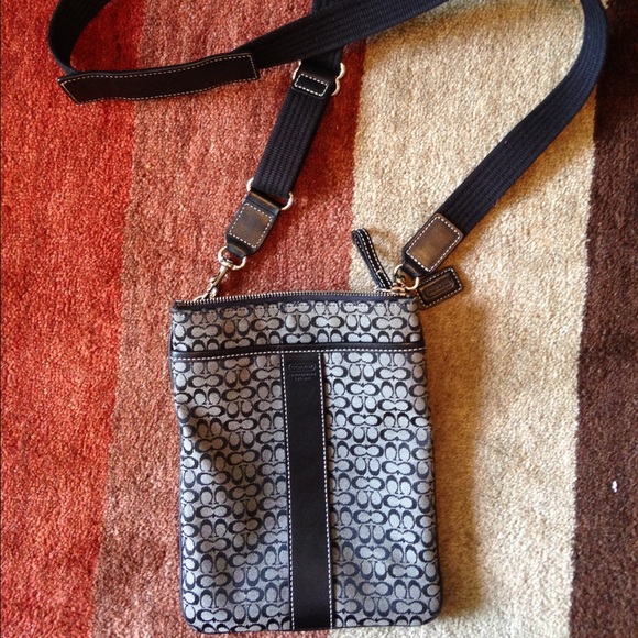 Coach shoulder bag - Picture 1 of 1