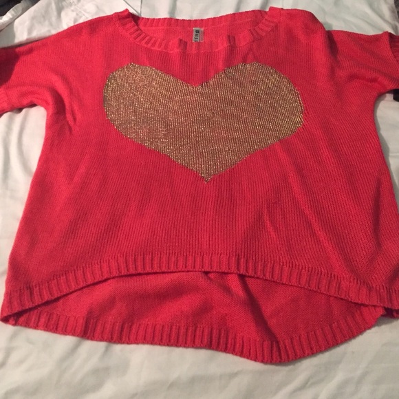 Heart sweater with short sleeves