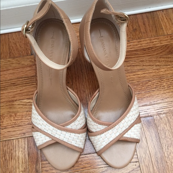 White & tan leather sandals in 3 inch heels