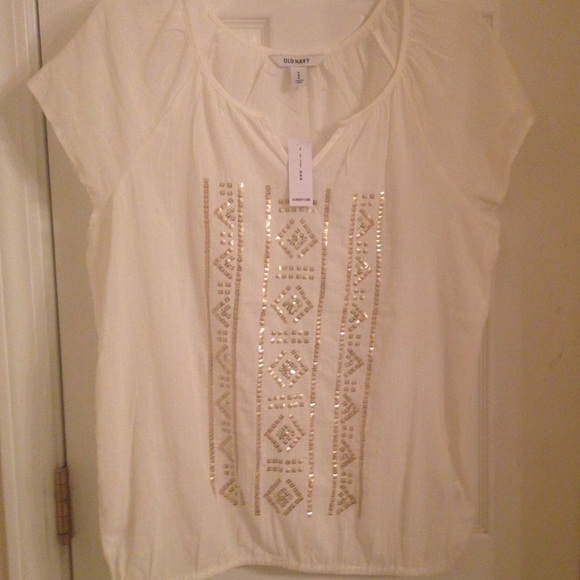 ❌SOLD❌Beautiful Old Navy top with gold sequin deta