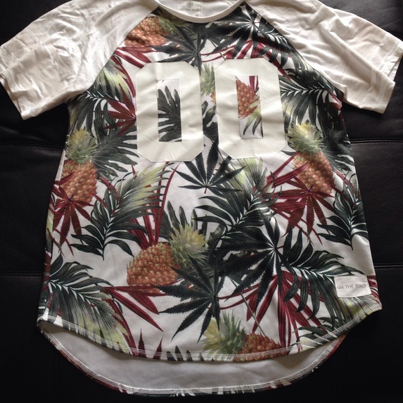 Streetwear jersey with drop tail