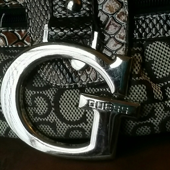 Guess purse gently use have a small mark in the in - Picture 1 of 4