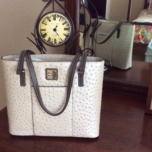 Dooney & Bourke Handbags - 💥DOONEY & BOURKE TOTE💖💕⚡️