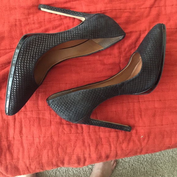 $120 Snakeskin ALDO Pumps. Size 9.