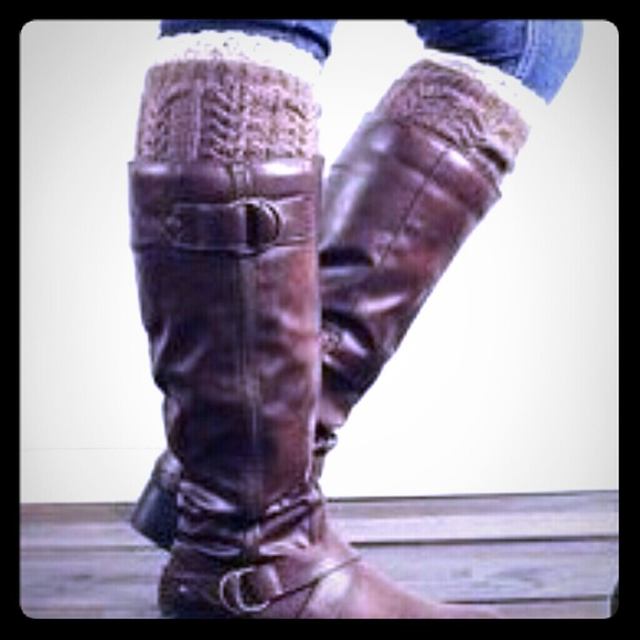 Accessories - leg warmers.