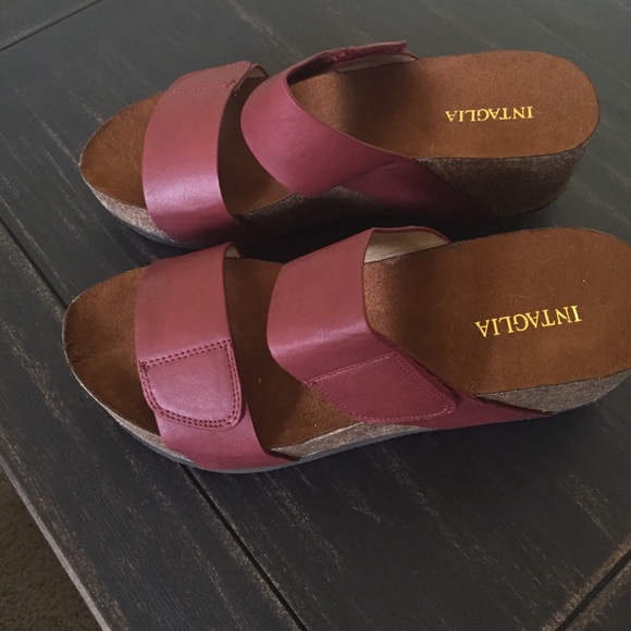 Brand new Intaglia sandals in dark red size 8