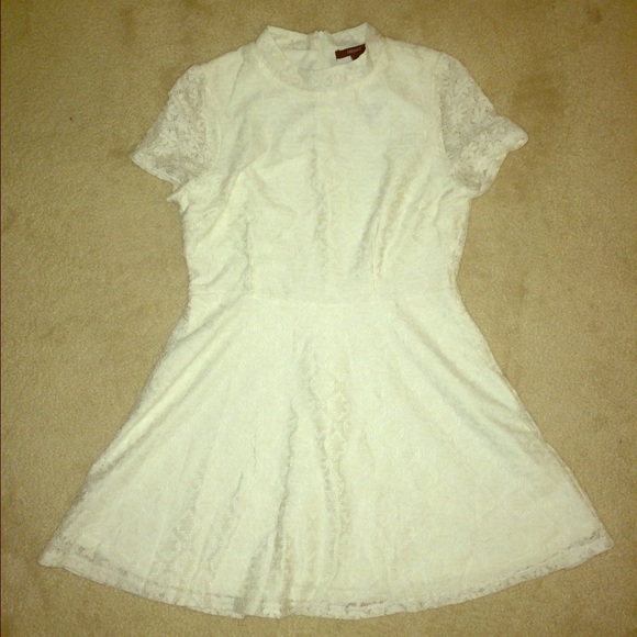 White/cream lace flowered short sleeve dress