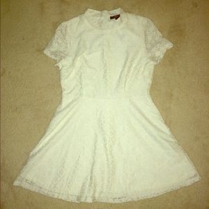 White/cream lace flowered short sleeve dress