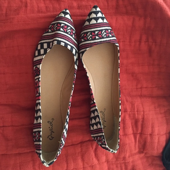 Pointed toe flats. red black and white pattern