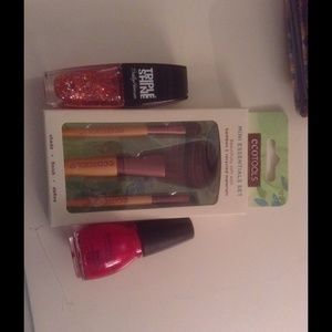 Brand new makeup brushes and 2 nail polishes