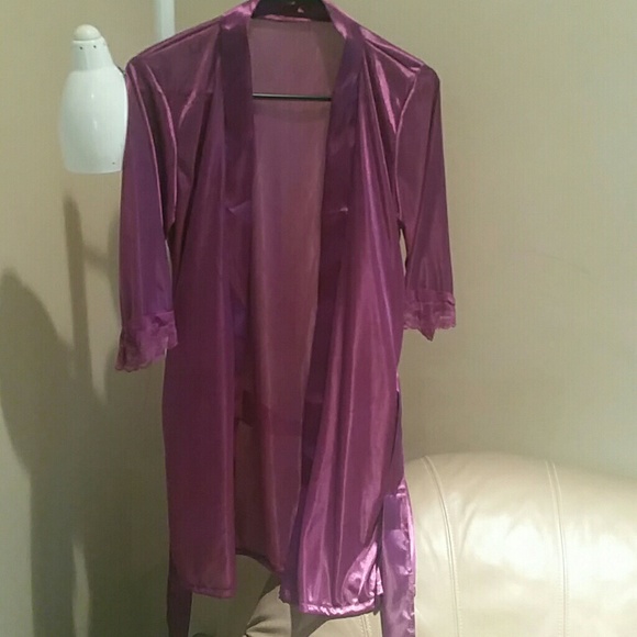 🚫SOLD🚫Silk purple lacy sleeve robe