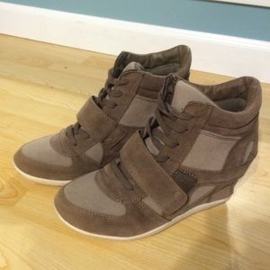 Breckelle's Sneaker Heels
