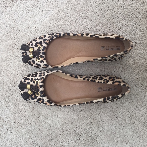 Beautiful Sperry flats in  cheetah print