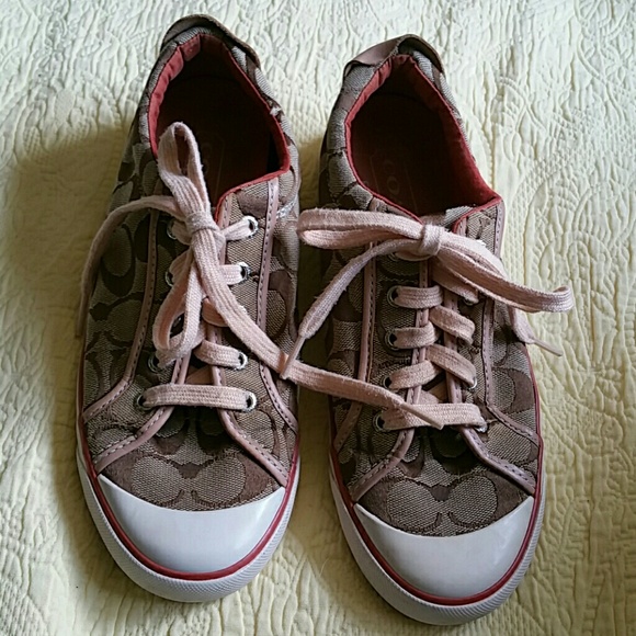Closet sale!Authentic Coach sneaker w/natural trim