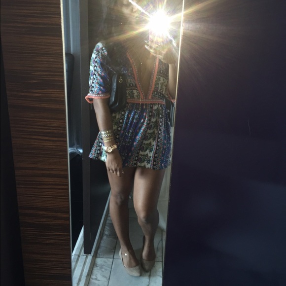 Beautiful boho print with deep V neck - Picture 2 of 3