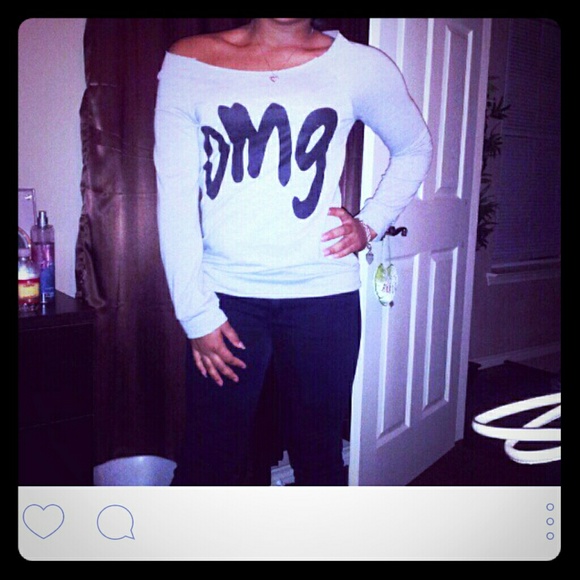 Off the shoulders "OMG" shirt