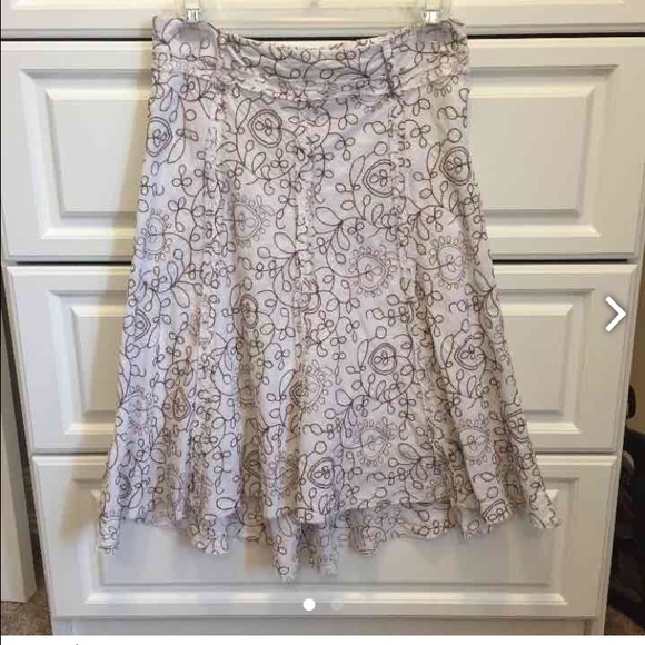 White and brown skirt - Picture 1 of 2