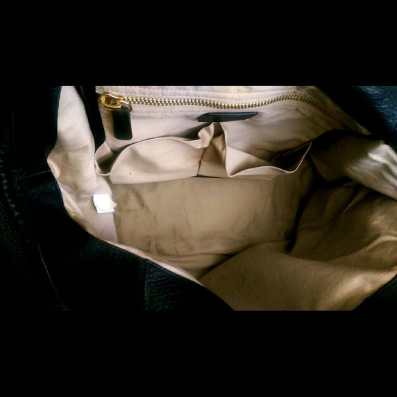 Additional pictures of the UGG Australia hobo bag
