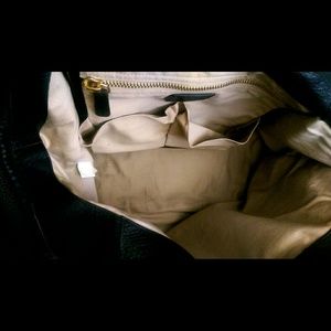 Additional pictures of the UGG Australia hobo bag