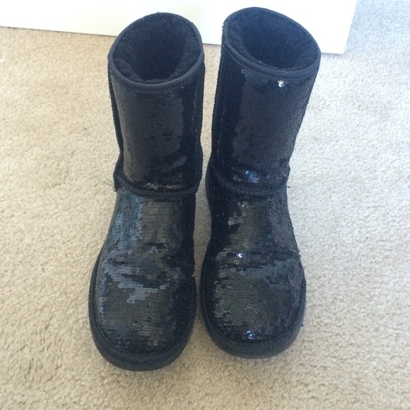 Classic Sparkles Uggs in black