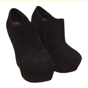 Steve Madden side zipper suede wedges