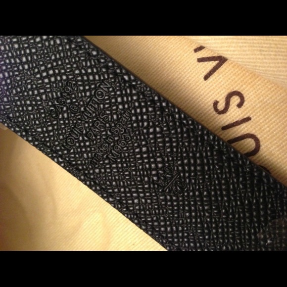 Reversible Louis Vuitton Belt - Picture 2 of 3