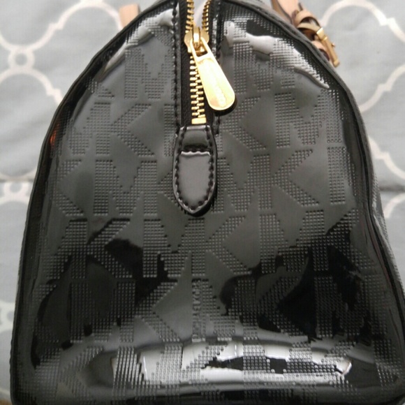 Reserved @ctg.... Michael kors purse - Picture 3 of 4