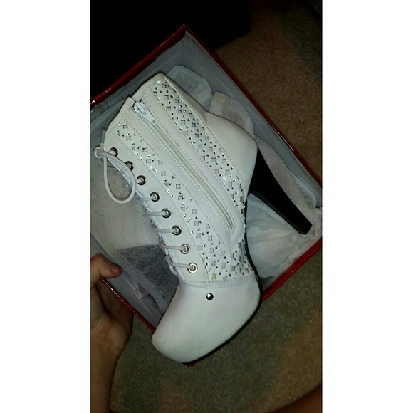 White ankle boots w/ heel