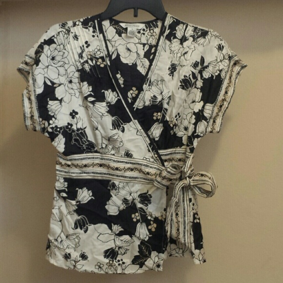 White house Black market top! - Picture 1 of 4