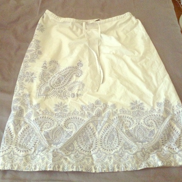 Blue paisley stretch knee length limited skirt