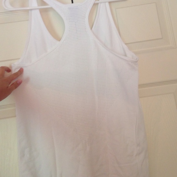 White detailed Nike tank - Picture 2 of 4