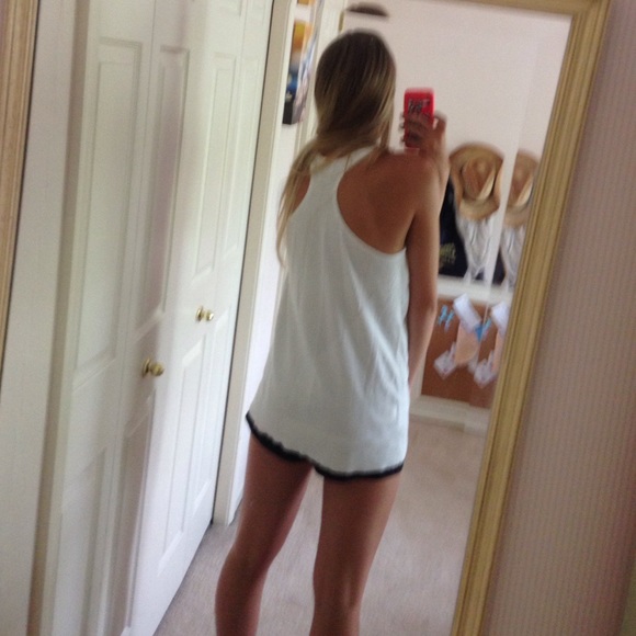 White detailed Nike tank - Picture 4 of 4