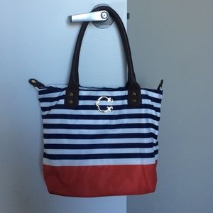 C. Wonder tote with zip closure