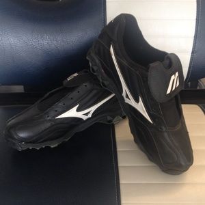 Men's baseball cleats