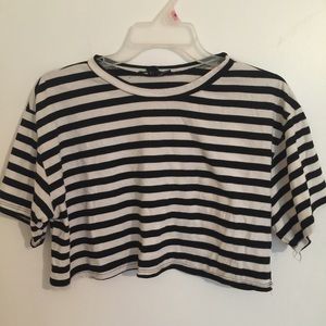 loose fit crop top!