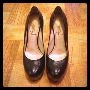 Yves Saint Laurent Classic Black Pumps