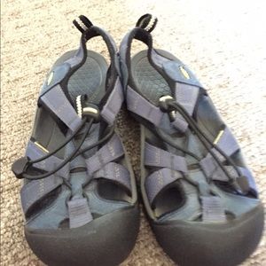 Keen Clearwater size 7 in mint condition