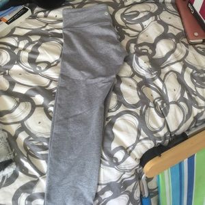 Lulu lemon crops size 6