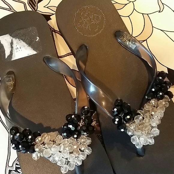 BCBG Flip Flops New - Picture 3 of 4