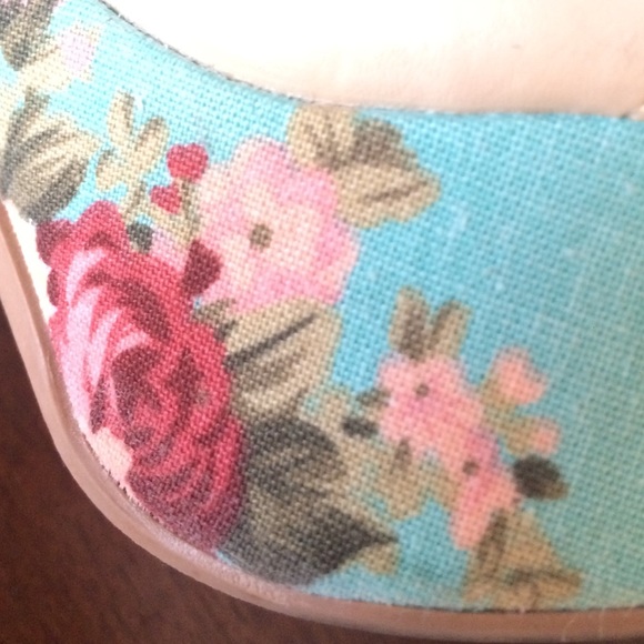 Floral heels - Picture 2 of 2