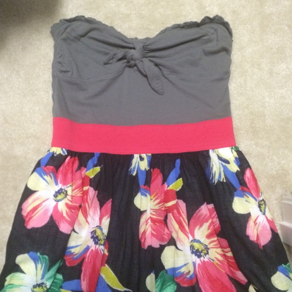 Abercrombie and Fitch Sweetheart Dress - Picture 3 of 3