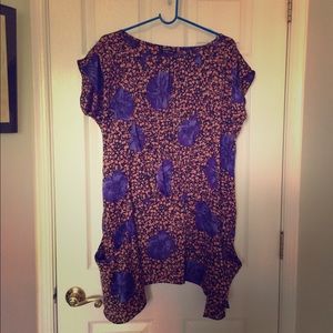 ✨Price drop✨ Floral tunic with cap sleeves