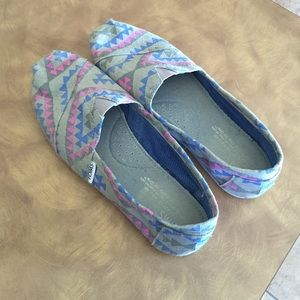 Pink and blue Aztec pattern Toms