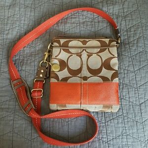 >>Coach<< cross-body purse
