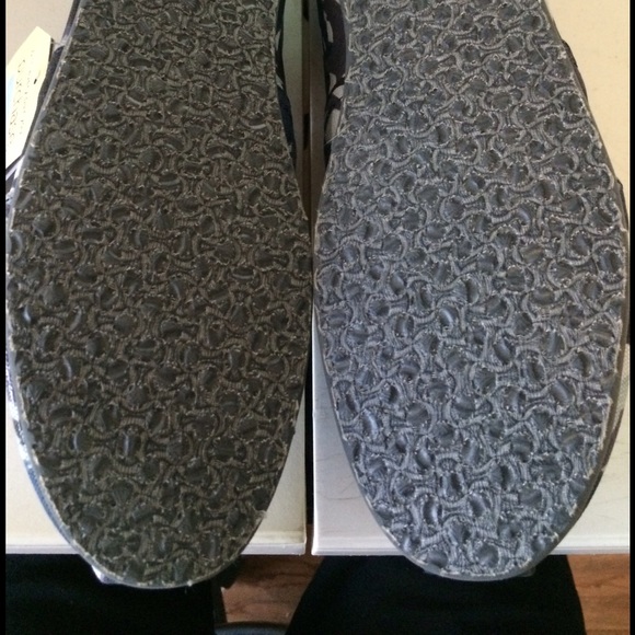 Limited Edition Toms Camouflage Shark Week Shoe 11 - Picture 4 of 4