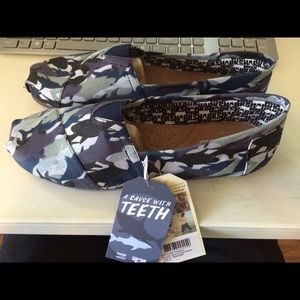 Limited Edition Toms Camouflage Shark Week Shoe 11