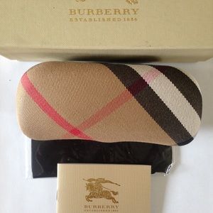 😎Authentic Burberry Sunglasses Case!😎