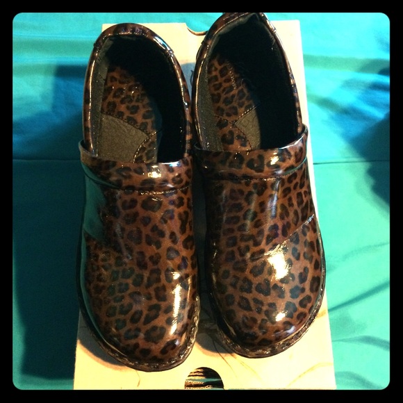 Shoes leopard prints clogs