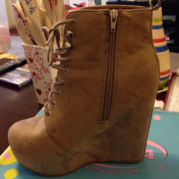 Shoes - Picture 1 of 4