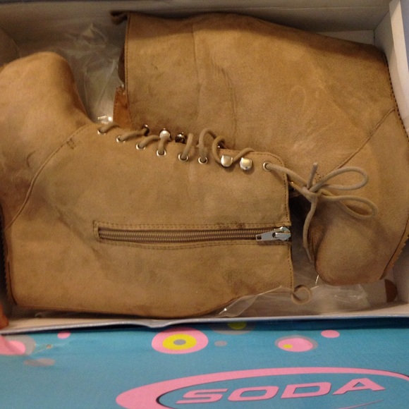 Shoes - Picture 3 of 4